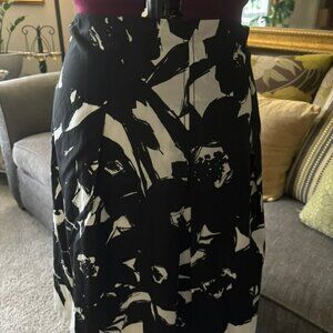 BANANA REPUBLIC Silk Skirt Black and White Floral Size 8
